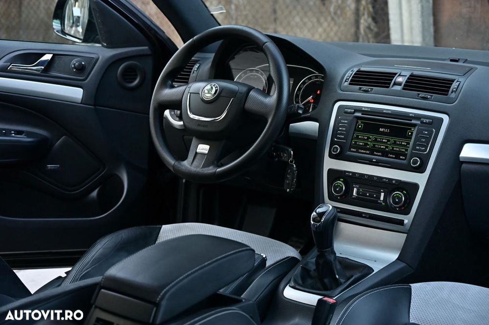 Skoda Octavia 2.0 TDI DPF RS - 11