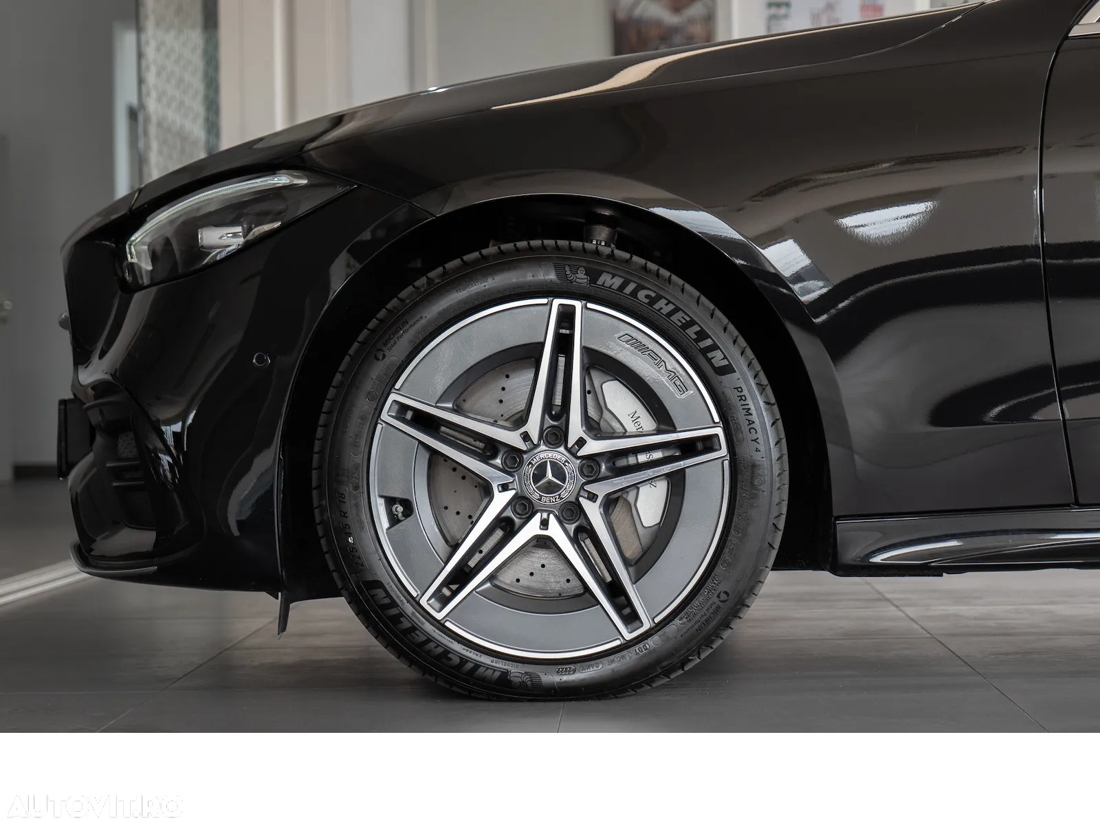 Mercedes-Benz C 300 e 4Matic 9G-TRONIC AMG Line - 11