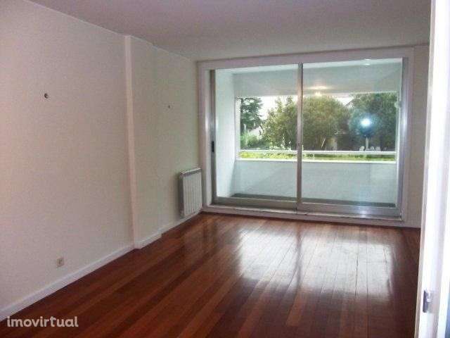 Arrenda-se T1 no Centro da Maia com garagem - Grande imagem: 2/8