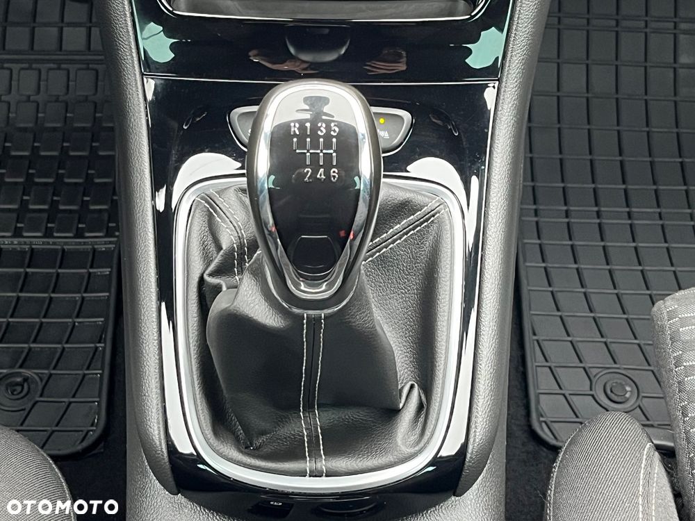 Opel Astra 1.6 D (CDTI) Start/Stop Dynamic - 24