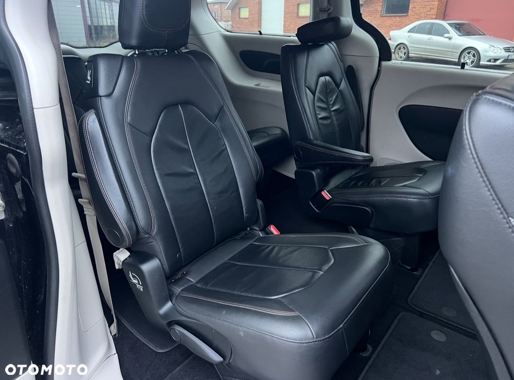 Chrysler Pacifica - 7