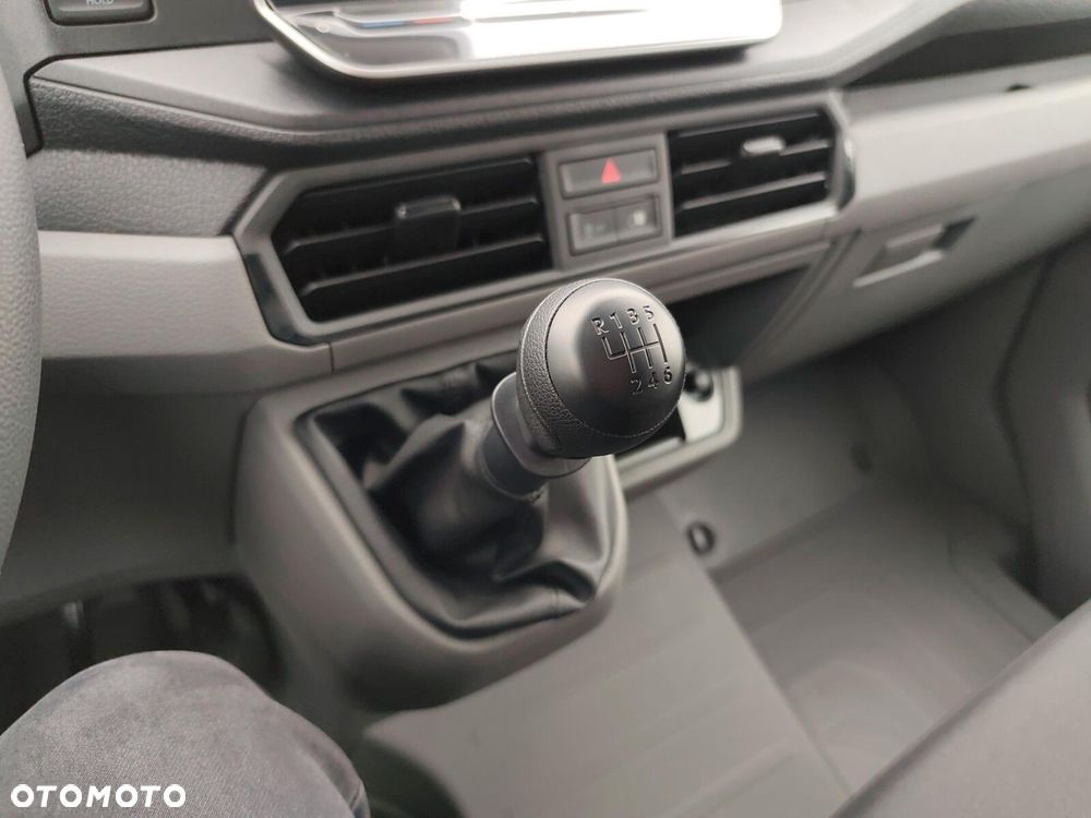 Volkswagen Crafter 35 Furgon, 2,0 TDI SCR 177KM,  6-bieg man., r.o: 4490 mm - 25