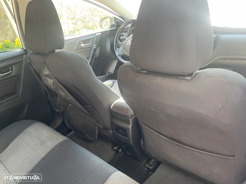 Toyota Auris Touring Sports 1.8 HSD Comfort +P.Techno+P.Sport - 44