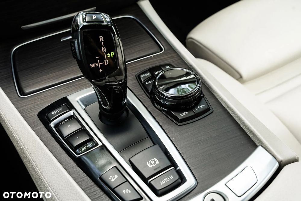 BMW Seria 7 750i xDrive - 31