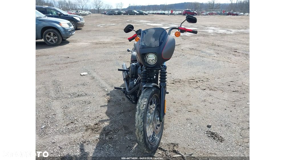 Harley-Davidson Softail Street Bob - 4