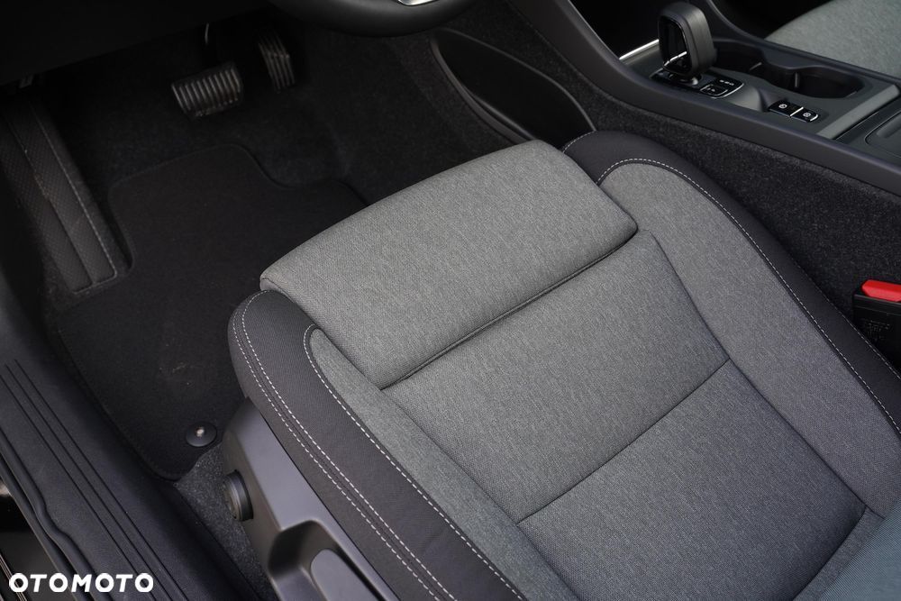 Volvo XC 40 B3 Plus Dark - 23