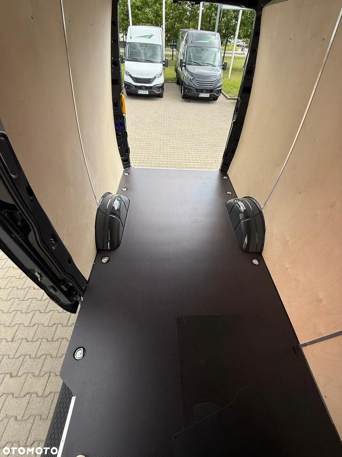 Iveco DAILY 35S18A8HV 12M3 AUTOMAT OKAZJA OD RĘKI - 8