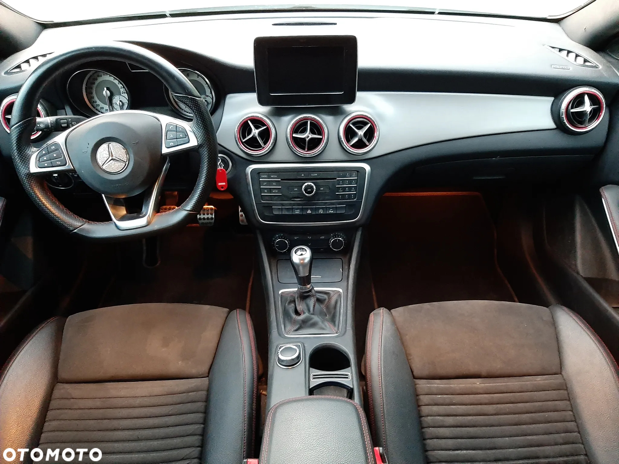 Mercedes-Benz CLA Shooting Brake 180 AMG Line - 14