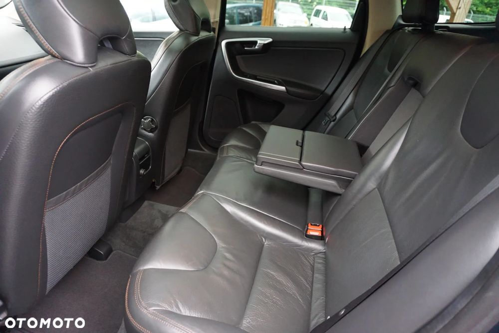 Volvo XC 60 D3 Momentum - 11