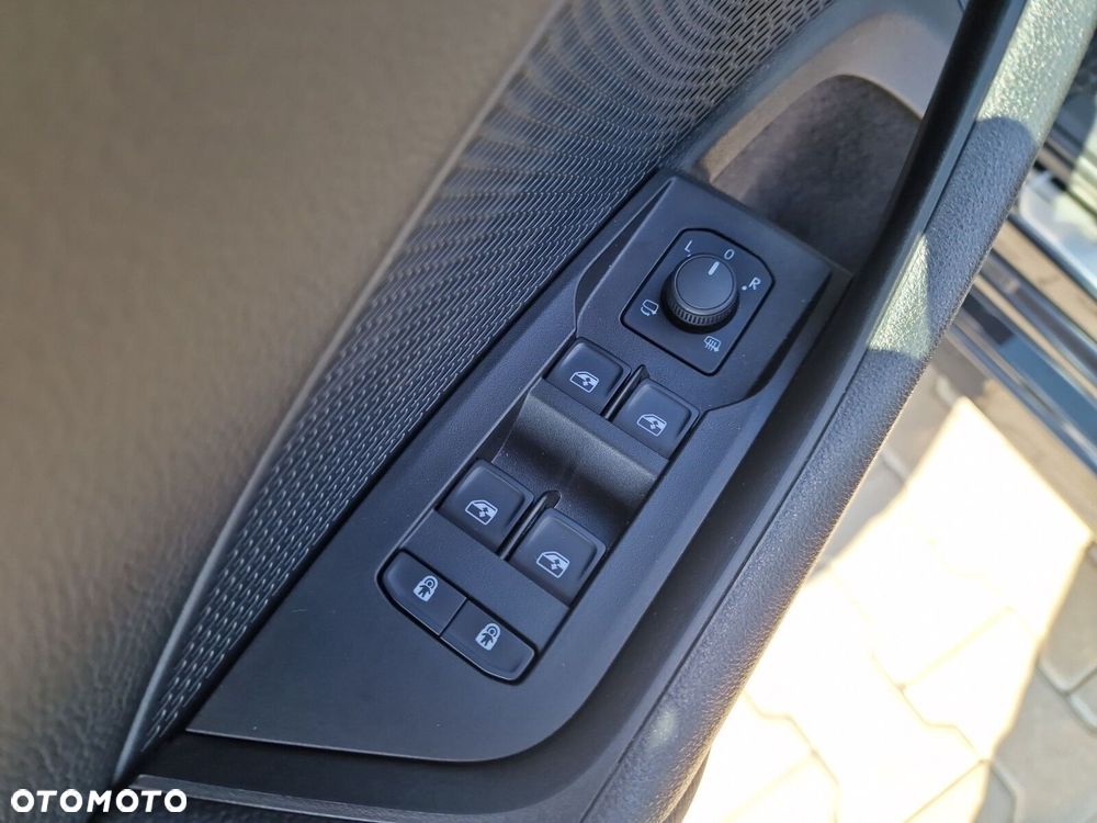 Skoda Octavia 1.5 TSI mHEV Selection DSG - 32