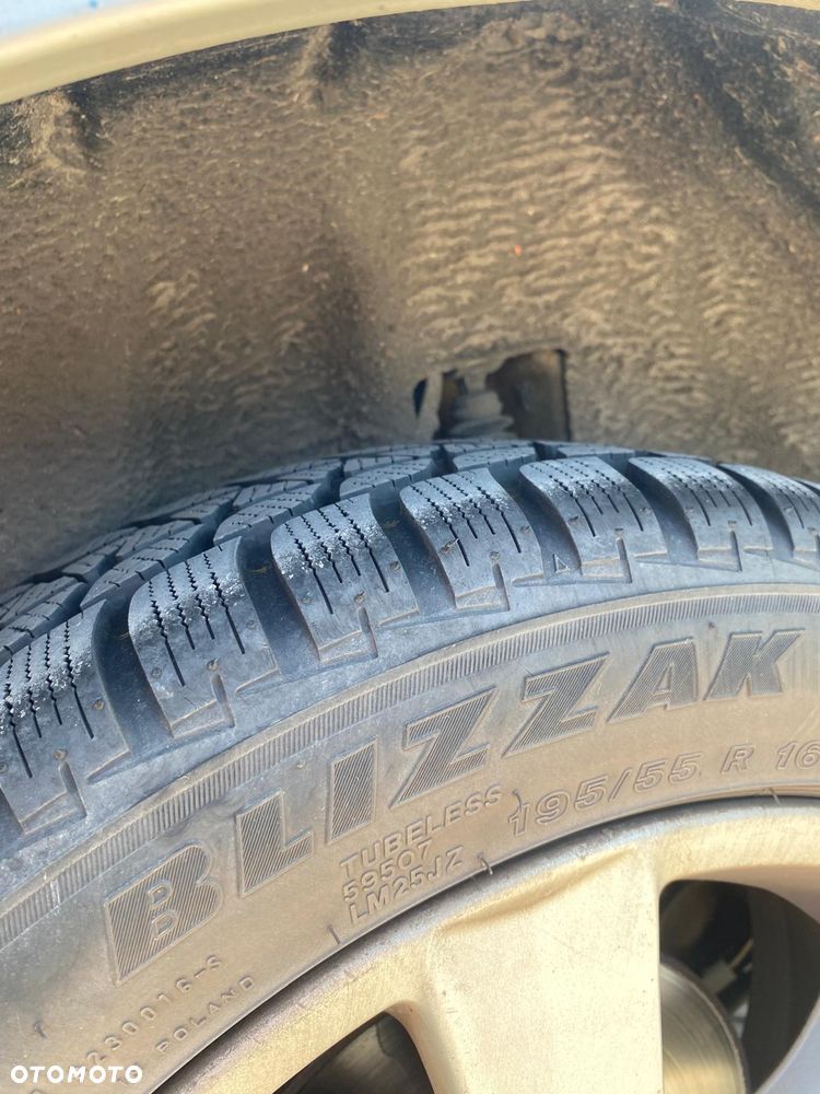 Peugeot 207 1.6 HDi 16V Trendy - 23