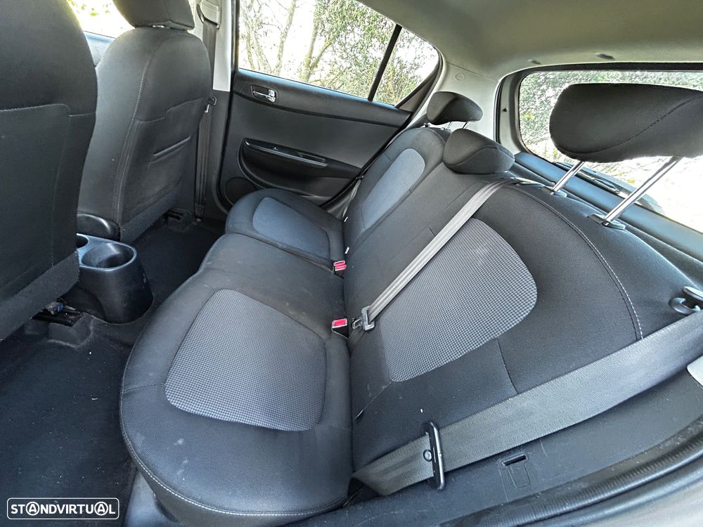 Hyundai i20 1.1 CRDi Urban - 21