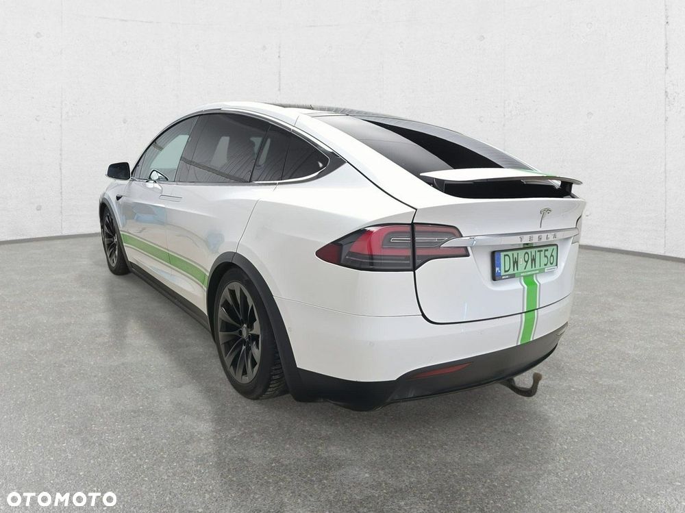Tesla Model X - 5