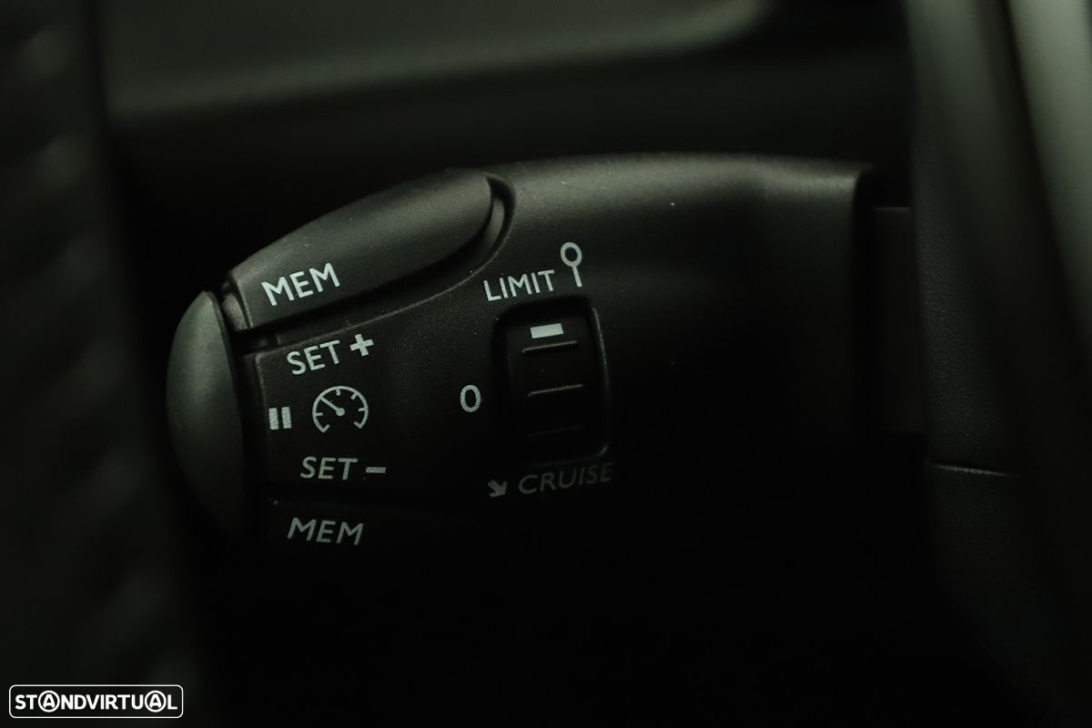 Peugeot 2008 1.2 PureTech Allure - 19