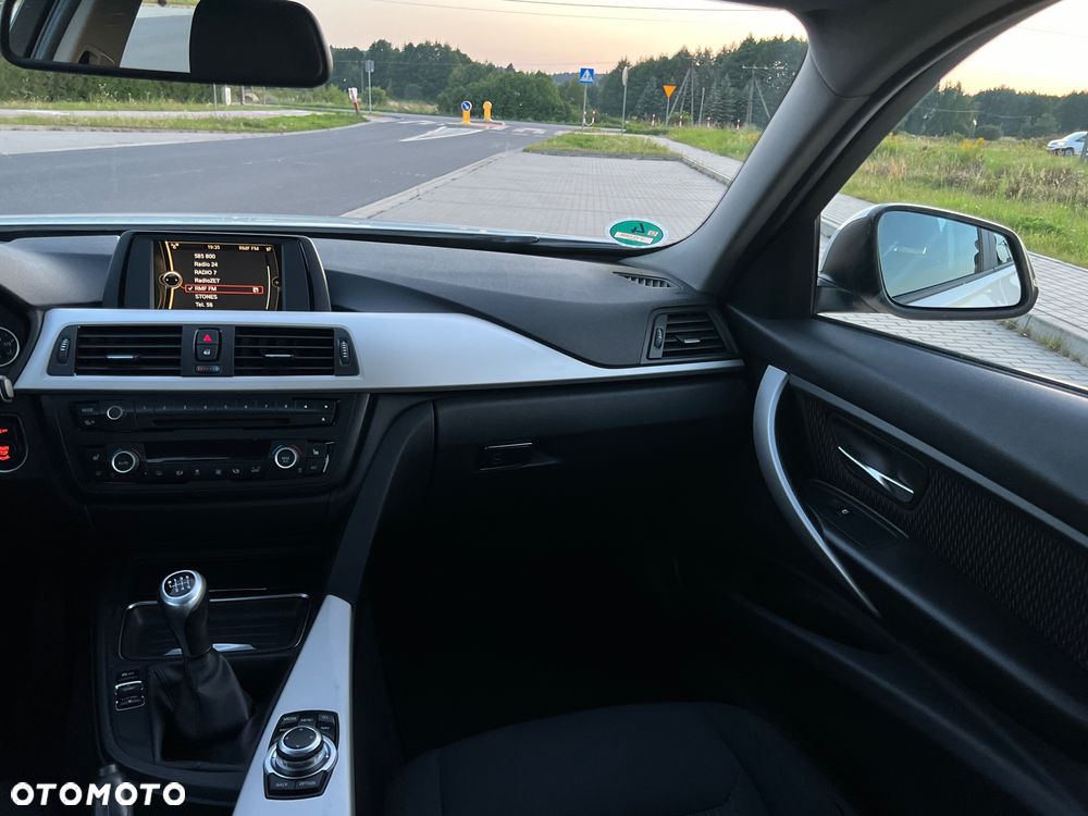 BMW Seria 3 316i Sport Line - 27