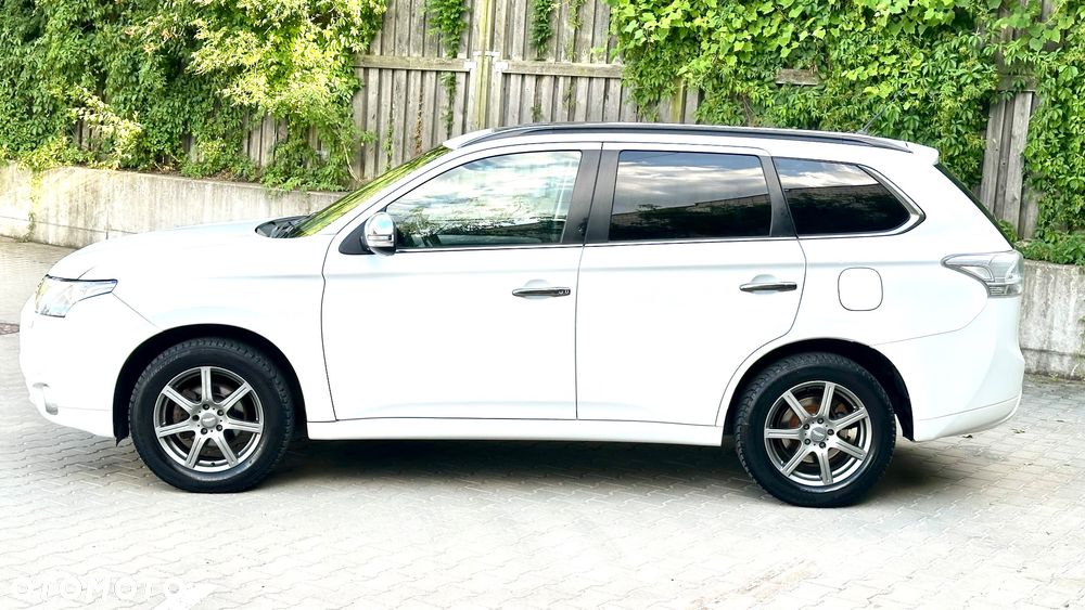 Mitsubishi Outlander 2.0 4WD Plug-In Hybrid - 8