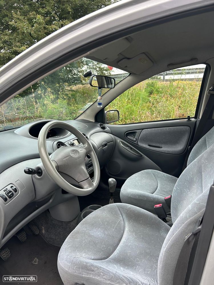 Toyota Yaris 1.0 Base C/Radio - 5