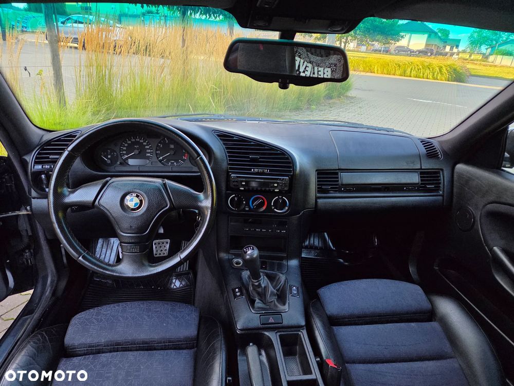 BMW Seria 3 323i - 16