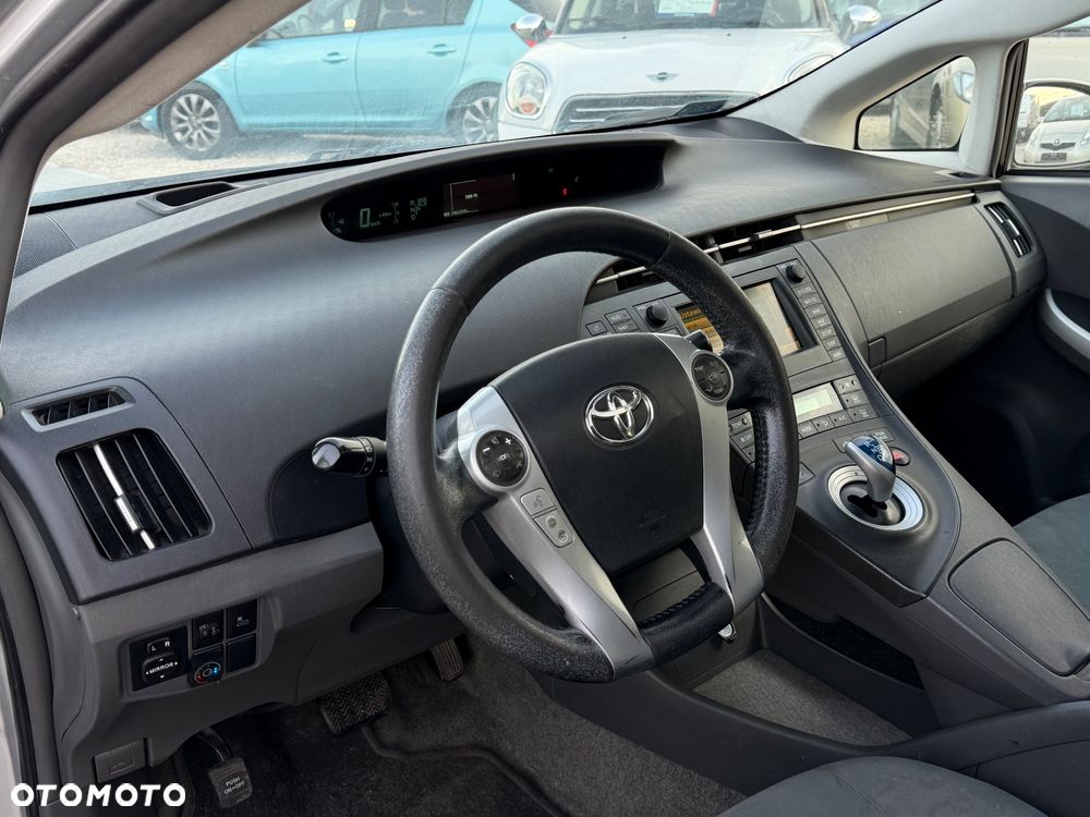 Toyota Prius (Hybrid) Executive - 15
