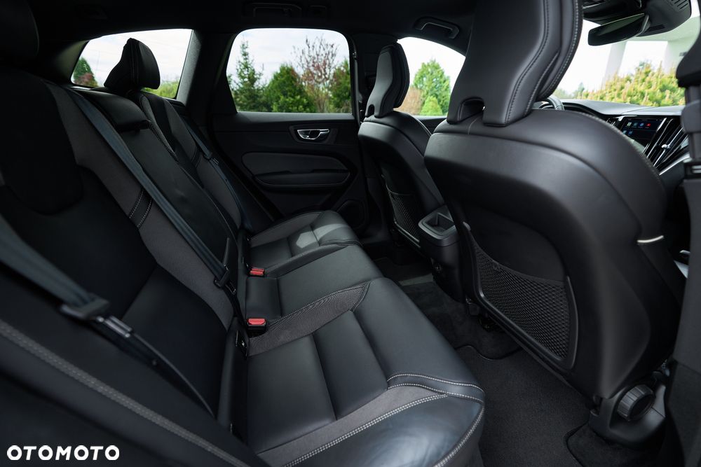 Volvo XC 60 B4 D R-Design - 28