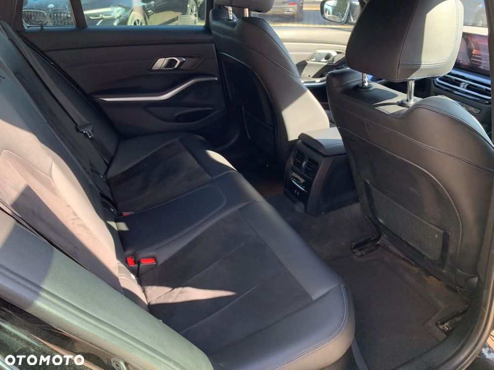 BMW Seria 3 330e M Sport sport - 20