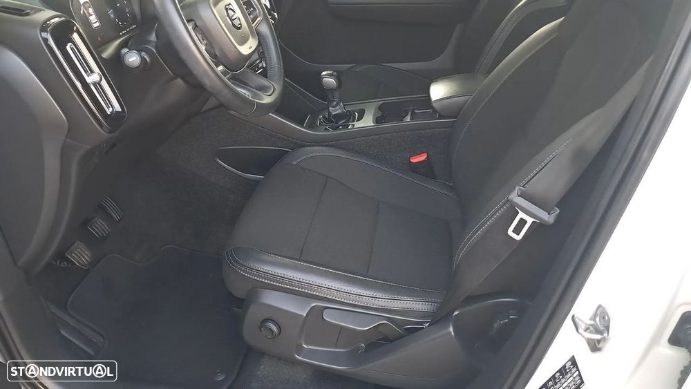 Volvo XC 40 2.0 D3 Momentum Plus - 35