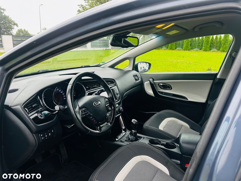 Kia Ceed 1.6 CRDi 136 ISG Dream Team Edition - 17