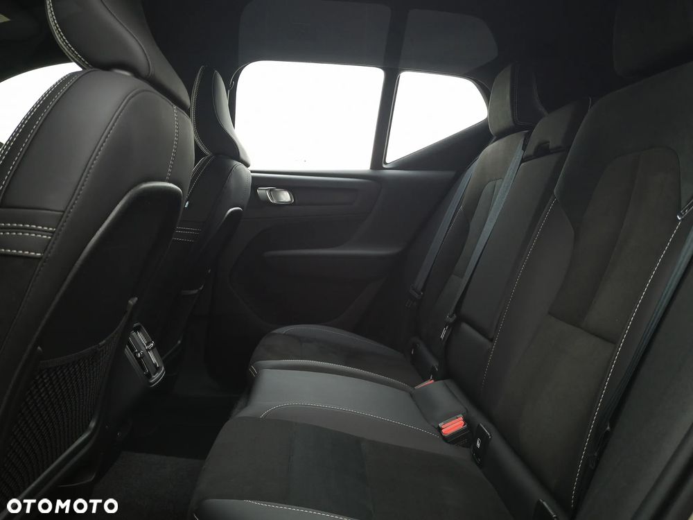 Volvo XC 40 B3 Plus Dark - 16