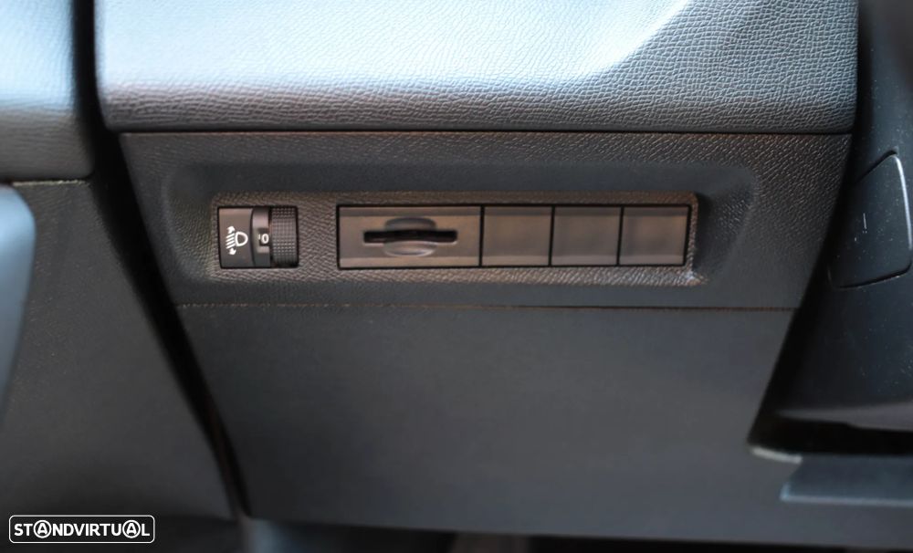 Peugeot 308 1.2 PureTech Allure Pack EAT8 - 29