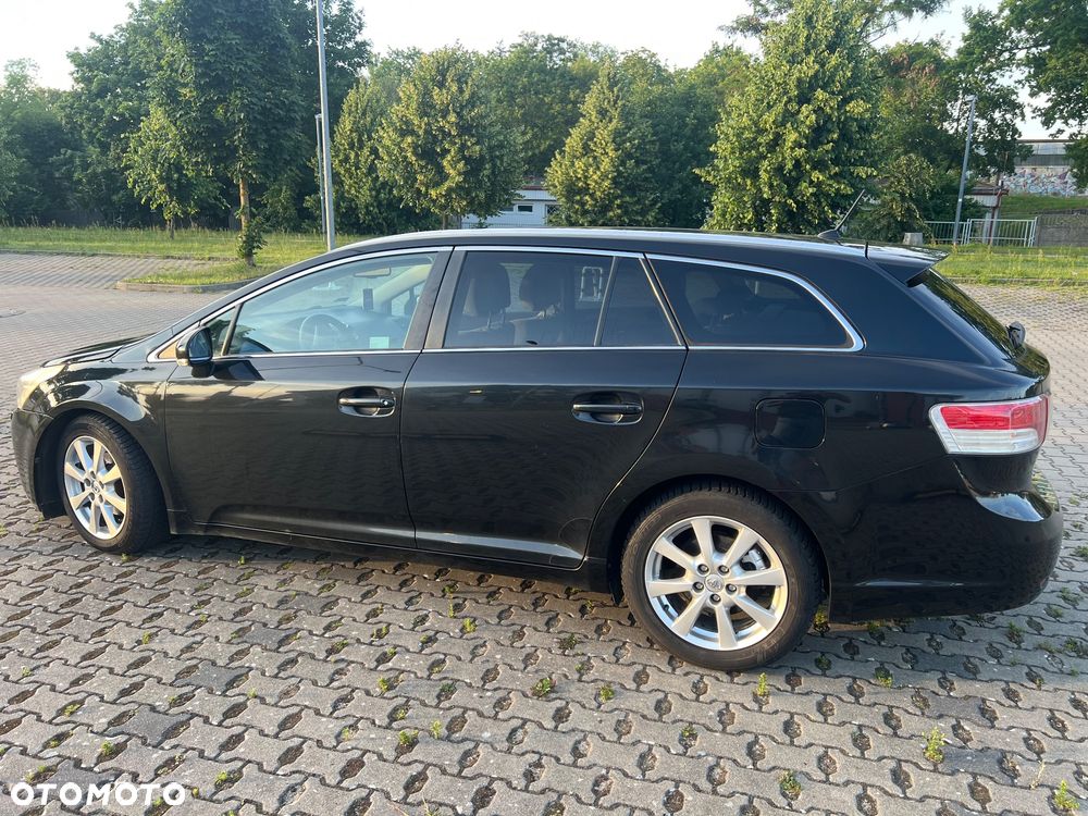 Toyota Avensis 2.0 D-4D 2010 - 5