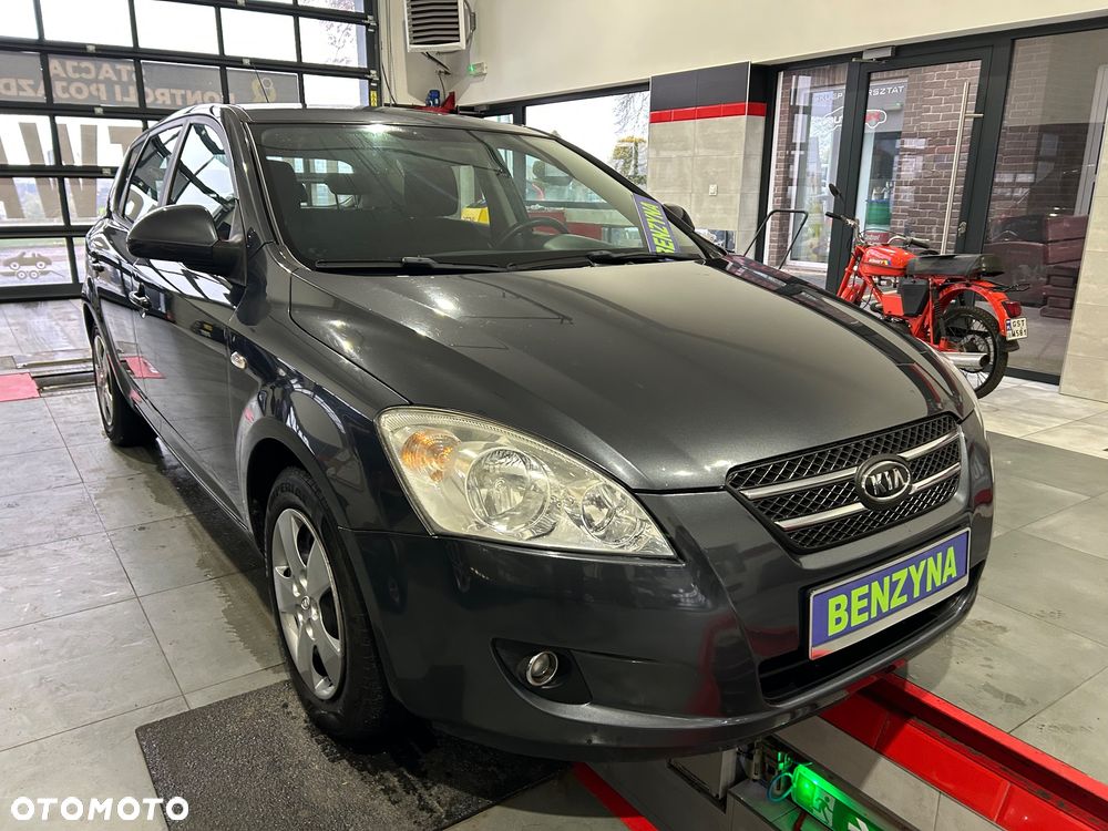 Kia Ceed - 10