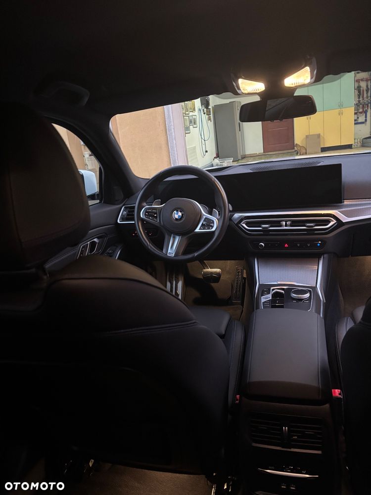 BMW Seria 3 330i xDrive - 25