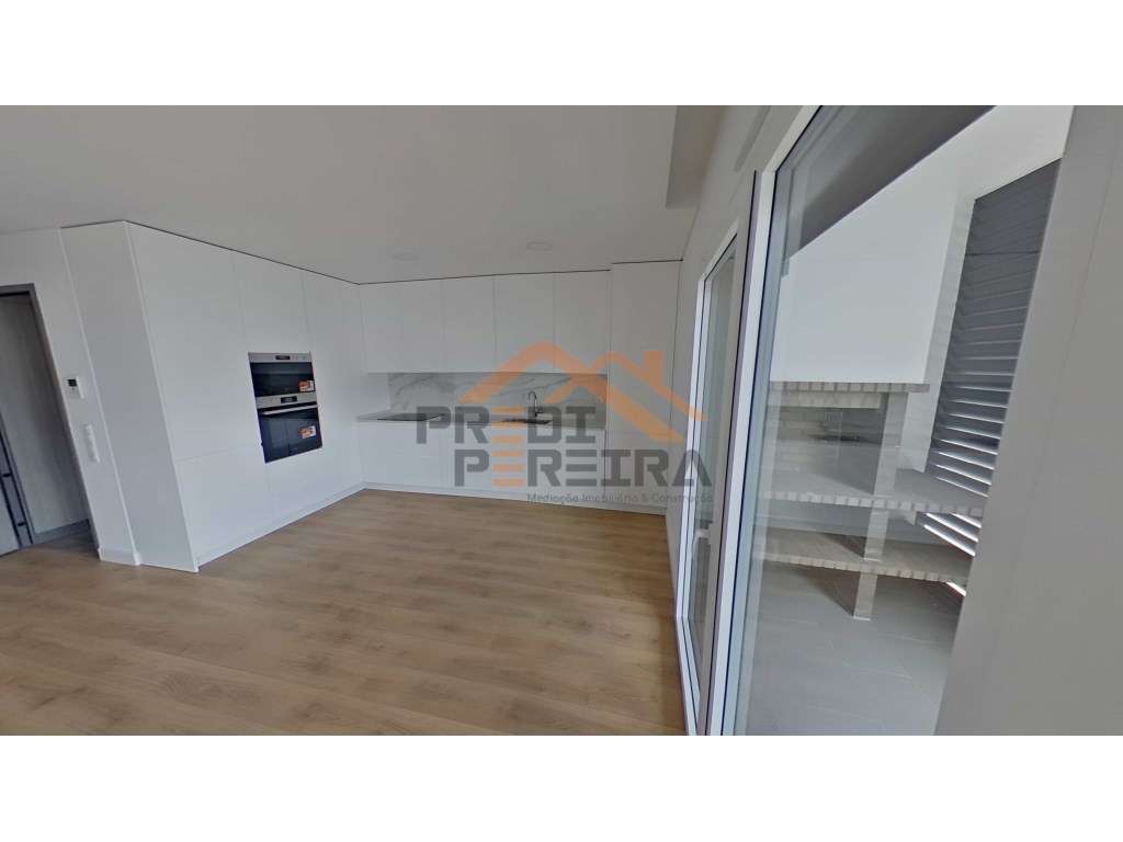 Apartamento T3, localizado em Santo António dos Cavaleiros. - Grande imagem: 5/30