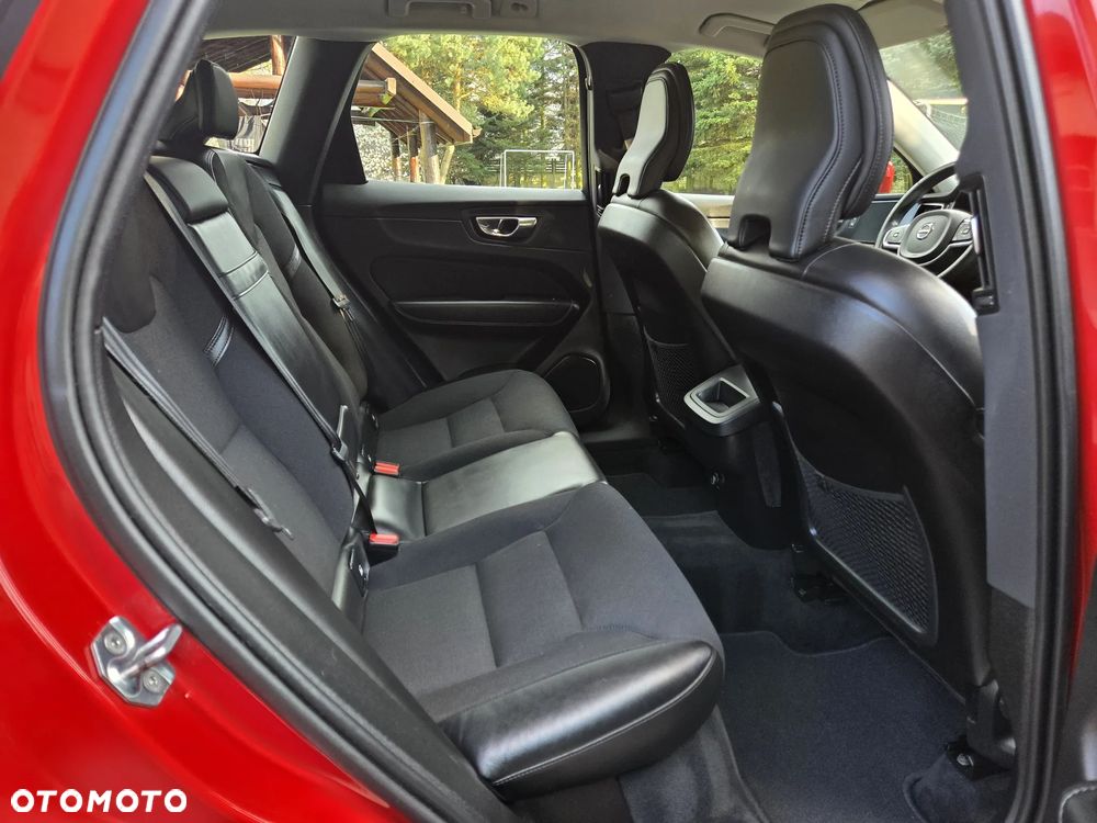 Volvo XC 60 D4 Momentum Pro - 22