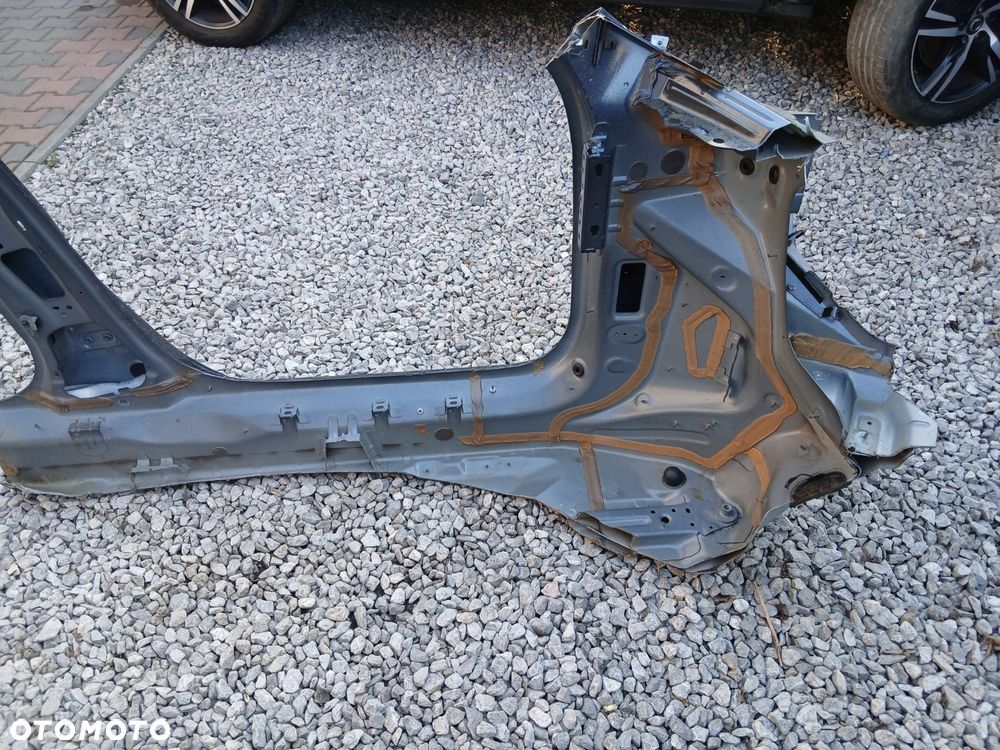 próg lewy słupek ab kolor 723 volvo xc60 ii lift 2023r - 5