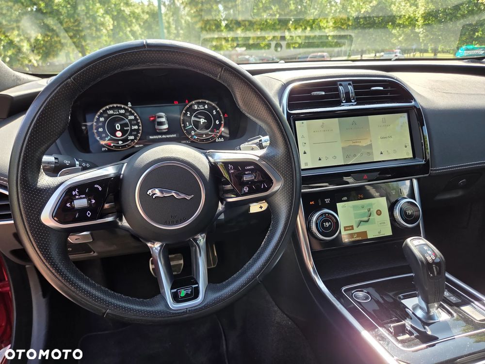 Jaguar XE 2.0 P250 R-Dynamic Black - 25