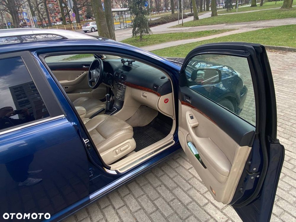 Toyota Avensis 2.0 D-4D - 7