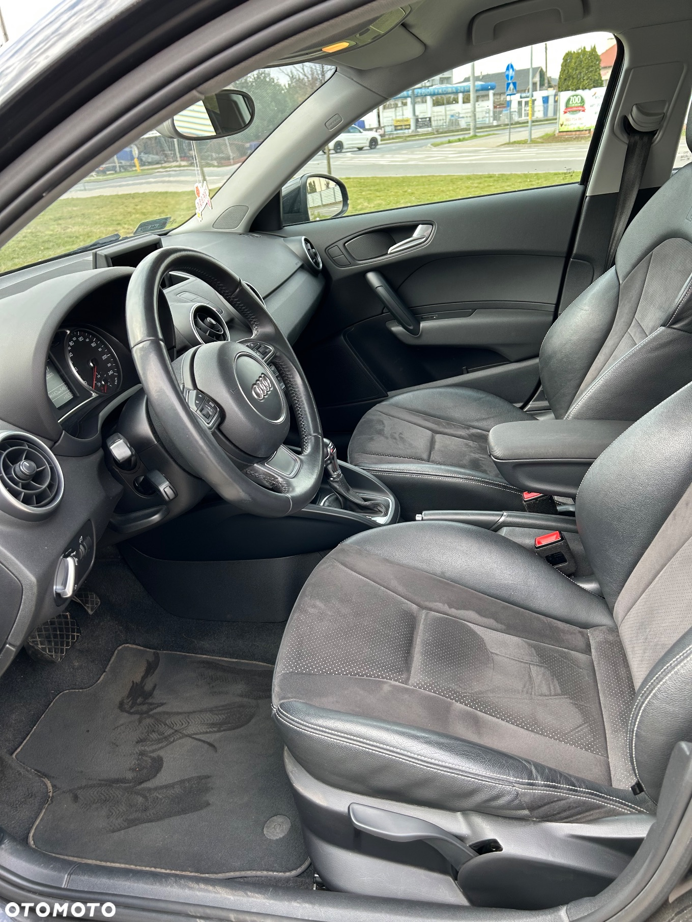 Audi A1 1.6 TDI Attraction S tronic - 10
