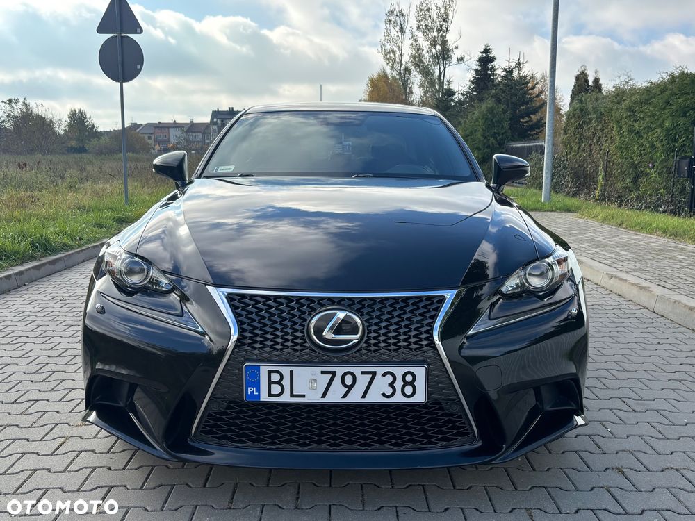 Lexus Is 2016 photo 2