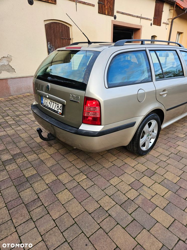 Skoda Octavia 1.6 Ambition - 10