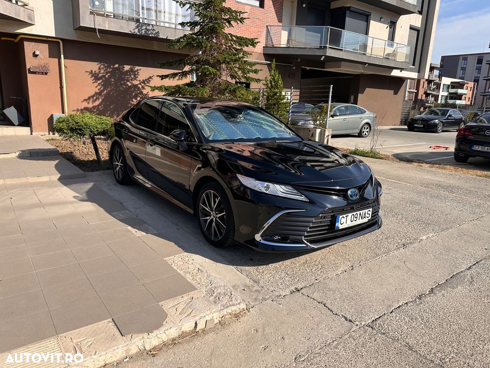 Toyota Camry Luxury - 3