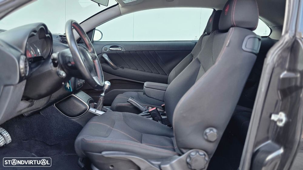Alfa Romeo GT 1.9 JTD M-JET Q2 - 26