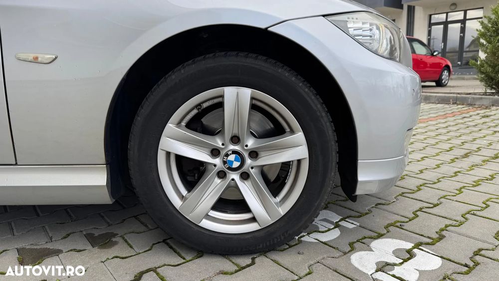 BMW Seria 3 320d DPF Touring Aut. - 11