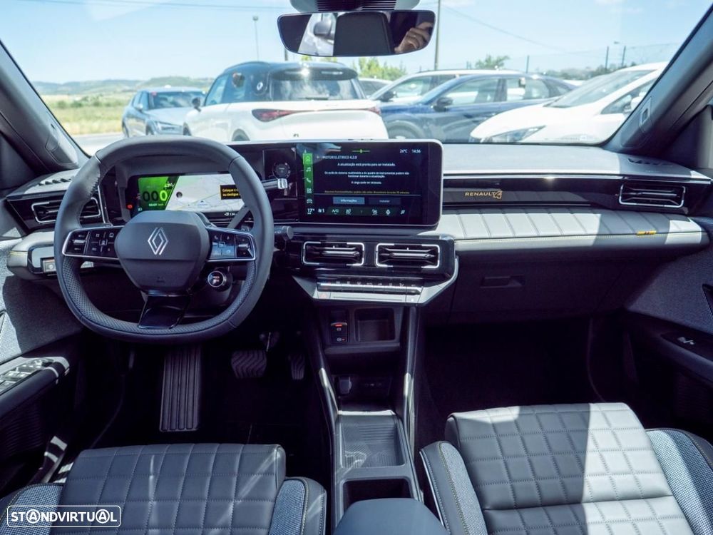 Renault 4 E-Tech 52 kWh Iconic Autonomia Conforto - 28