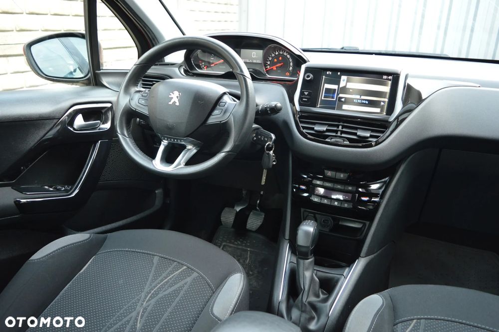 Peugeot 208 - 17
