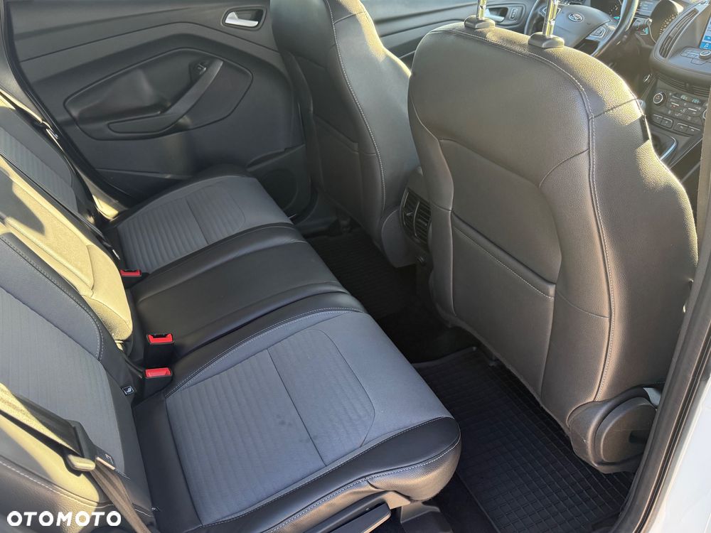 Ford Kuga 2.0 TDCi 2x4 Titanium - 25