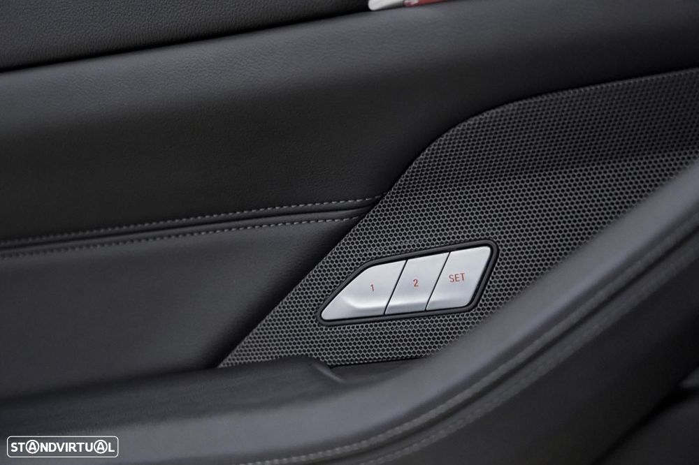 BMW M4 Competition M xDrive - 25