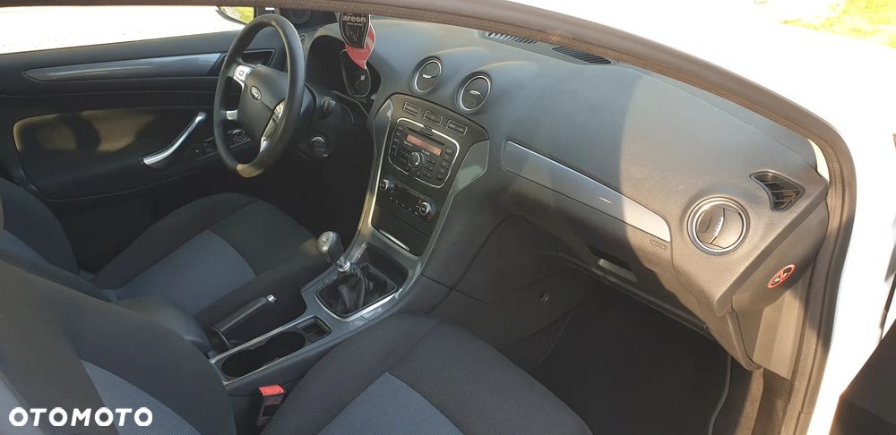 Ford Mondeo 2.0 TDCi Ambiente - 8