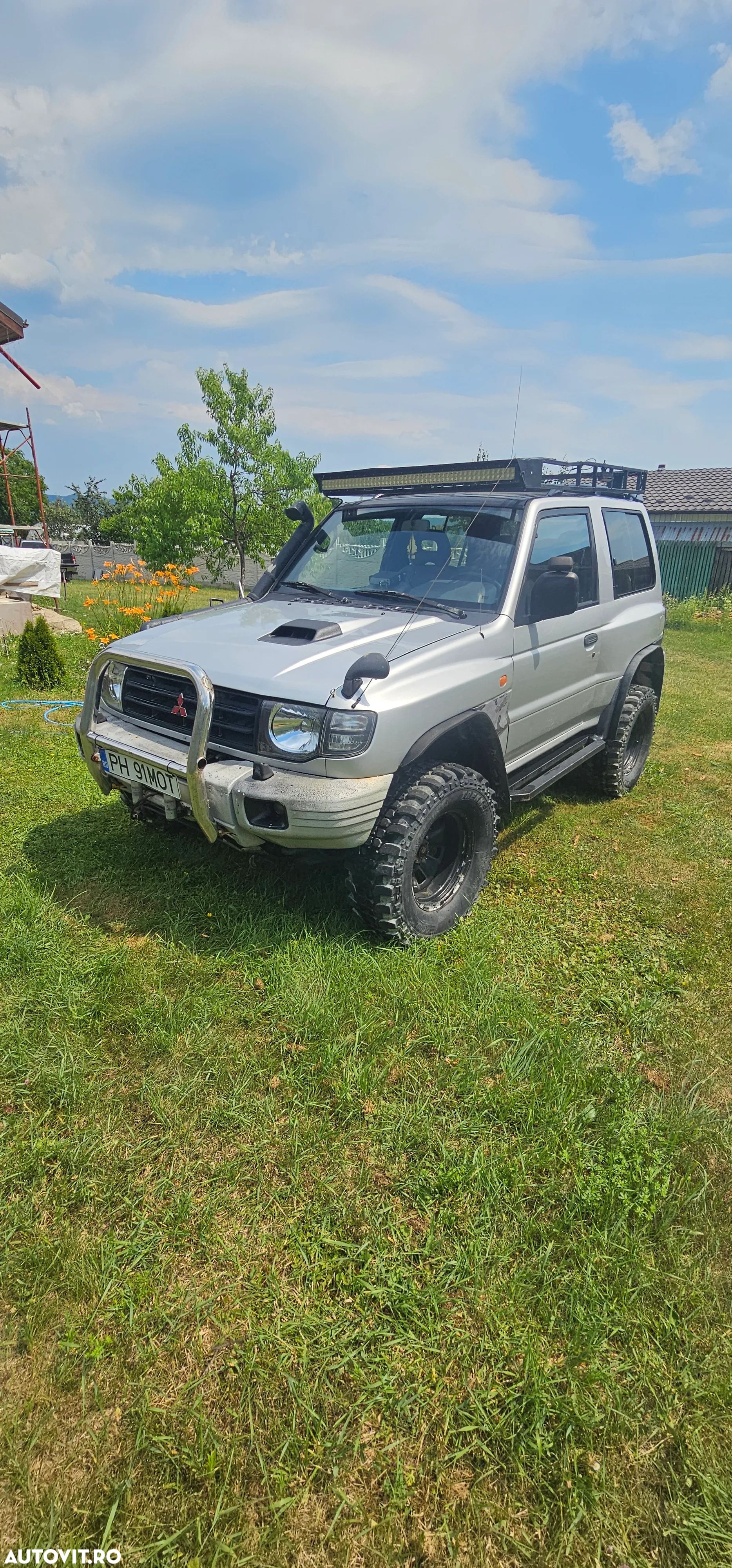 Mitsubishi Pajero - 1