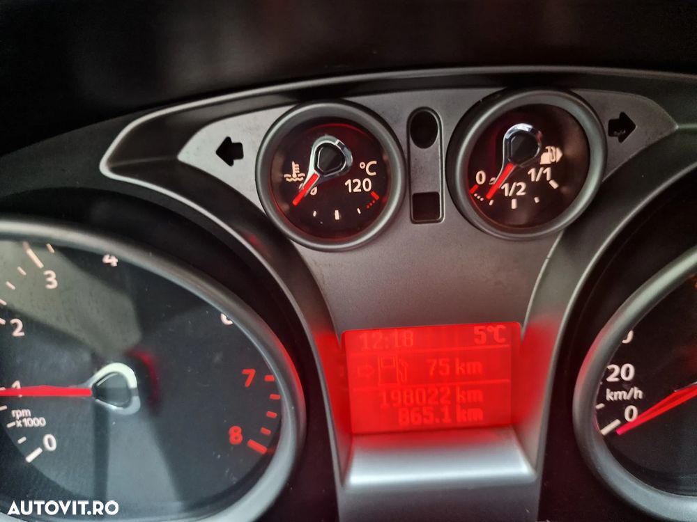 Ford Focus 1.6i Anniversary - 3